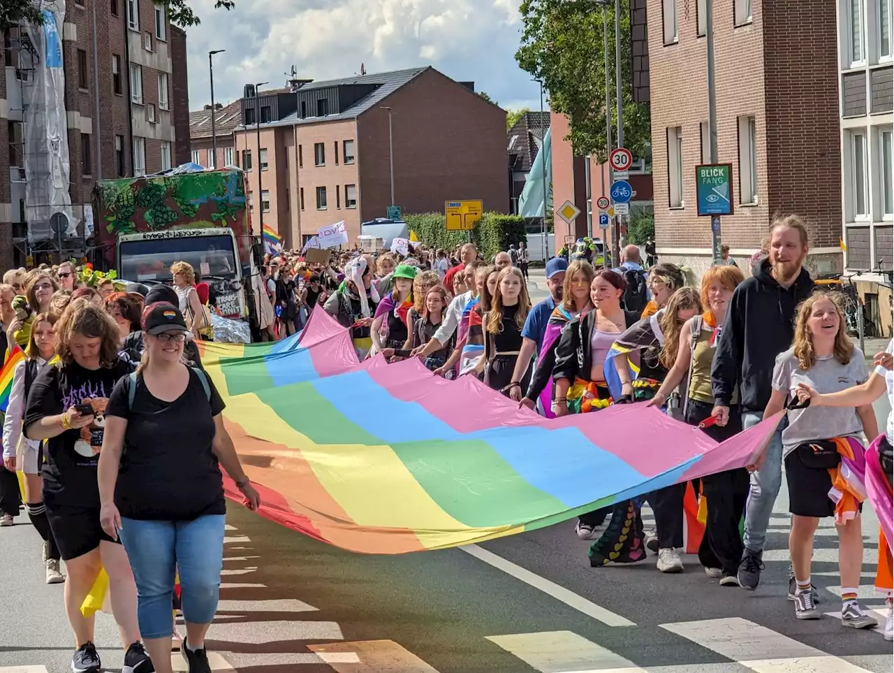 Ein Jahr nach tödlichem Angriff: 10.000 beim CSD in Münster