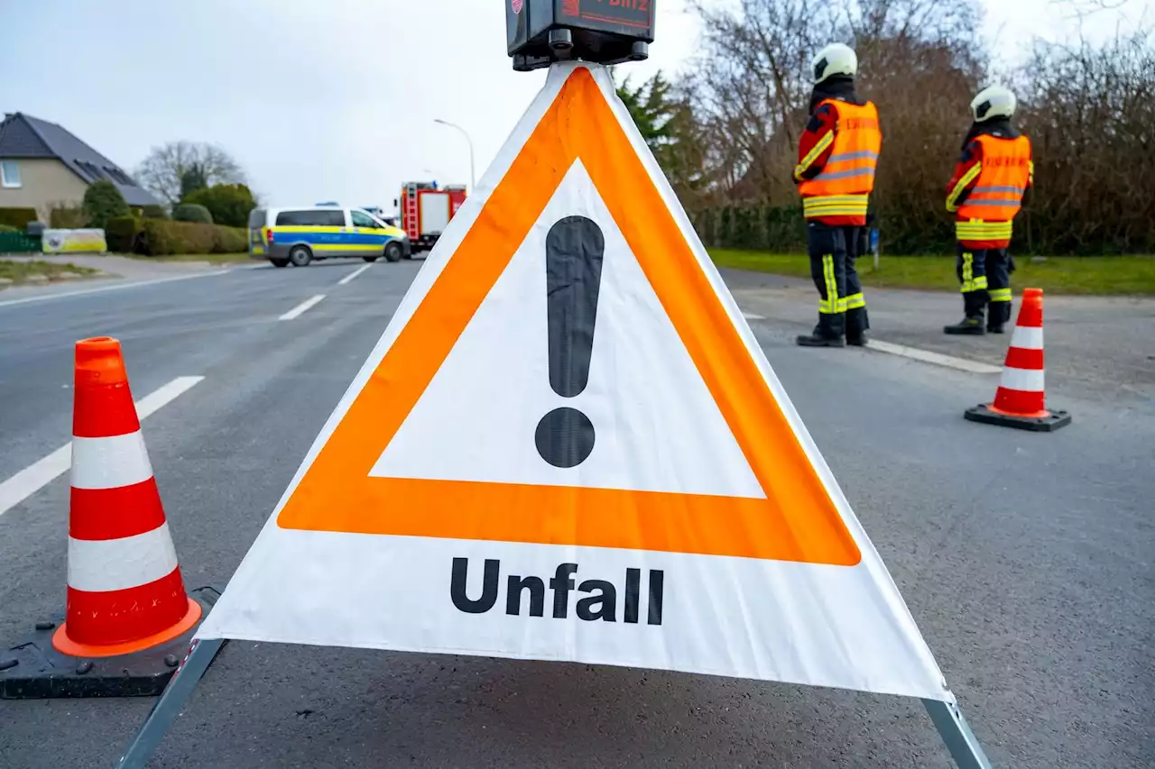 Motorradfahrer bei Unfall lebensgefährlich verletzt