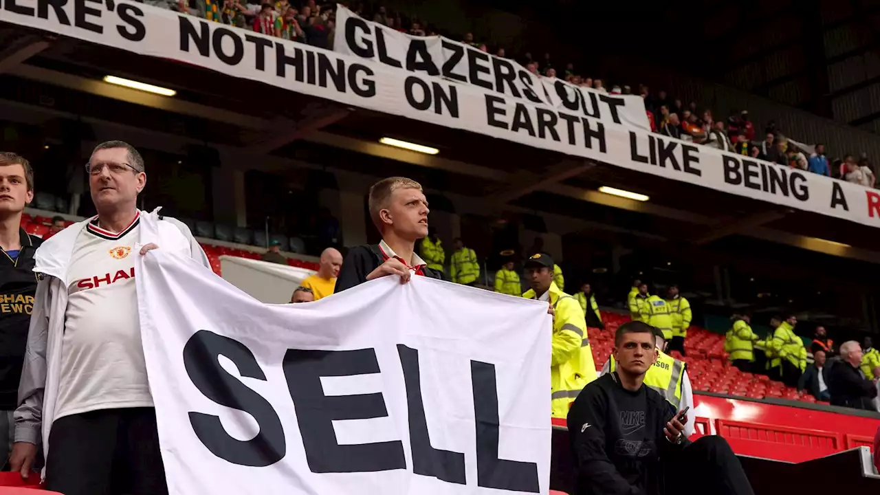 News and gossip: Man Utd fans protest against Glazers' ownership during mass sit-in