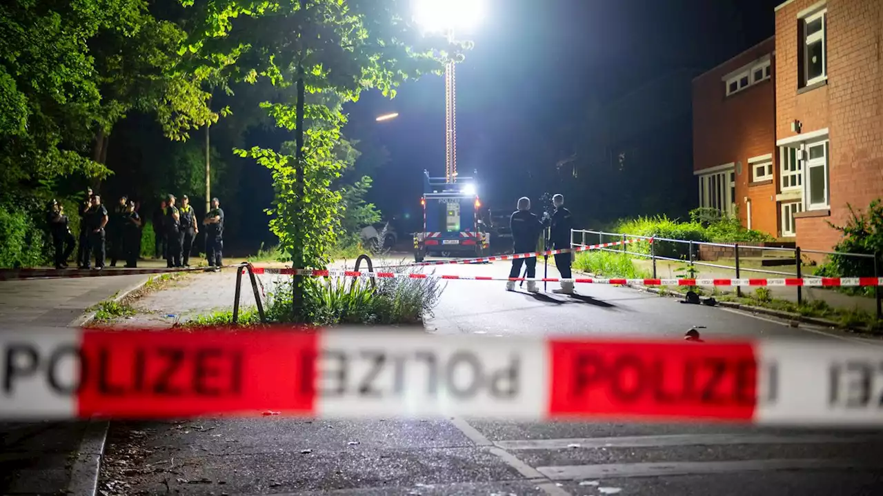 Mordkommission ermittelt: Mann in Hamburg auf Straße niedergeschossen