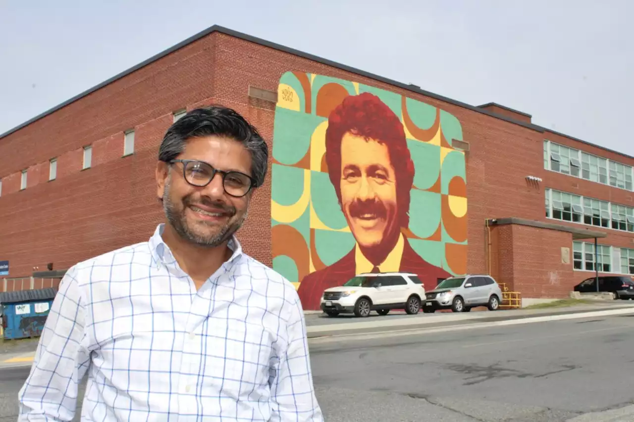 Liberal leadership candidate Yasir Naqvi makes a Sudbury stop