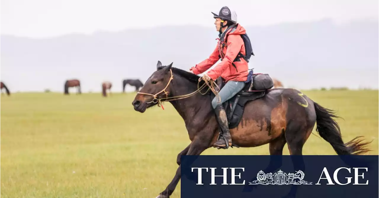 Victorian crosses Mongolian dunes, mountains on half-wild horses to complete 1000km race