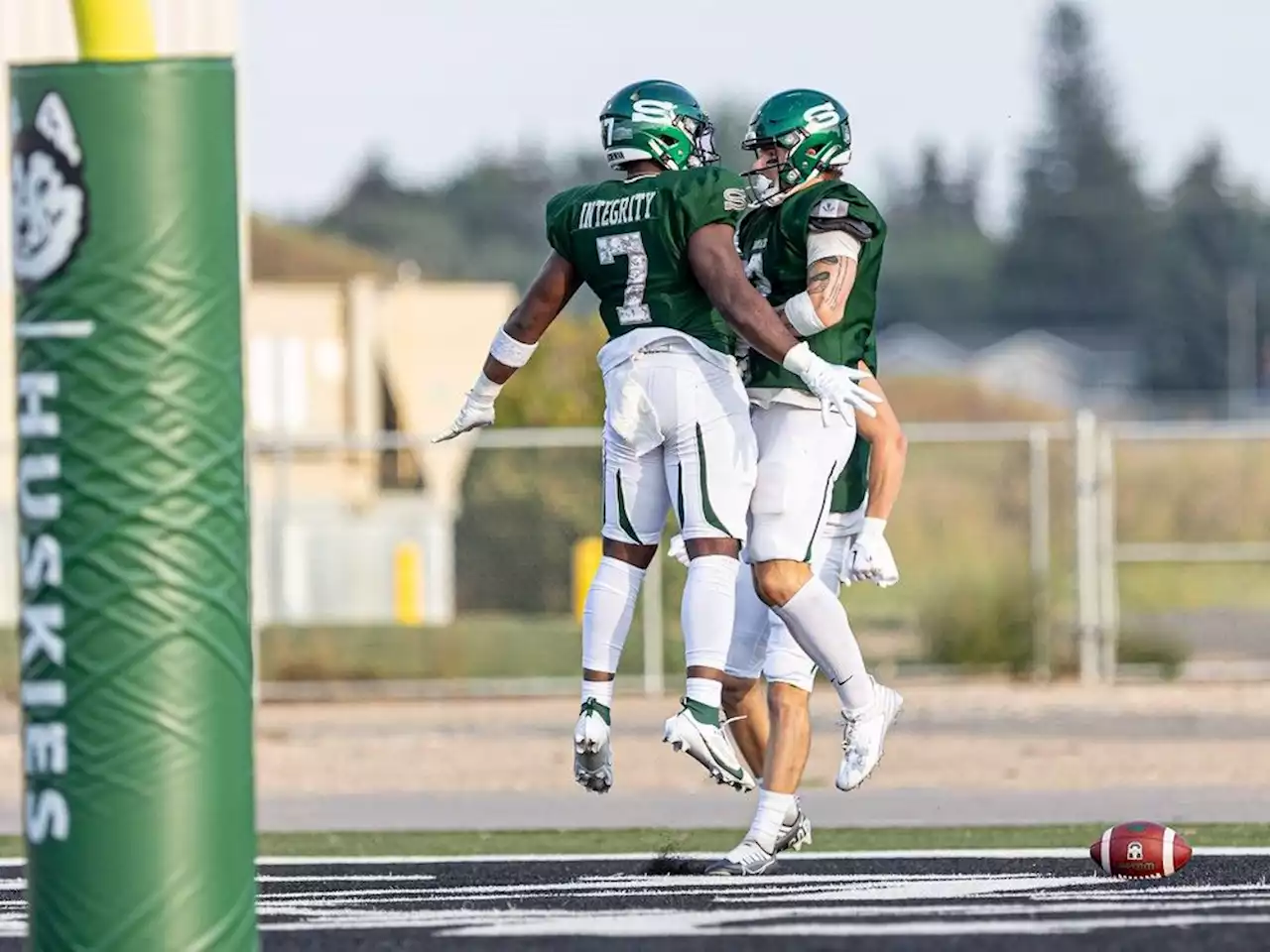 U-Sask Huskie football team impressive in lopsided pre-season win over Calgary Dinos