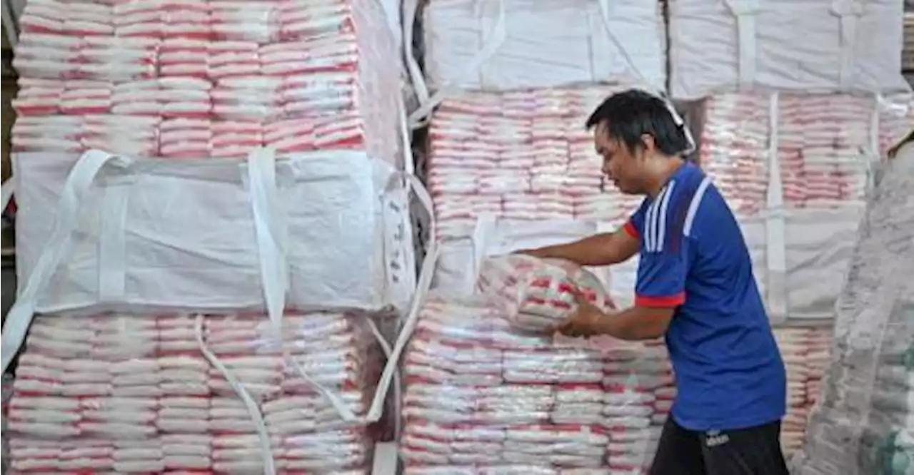 Perak KPDN raids premises for imposing conditional sugar sales