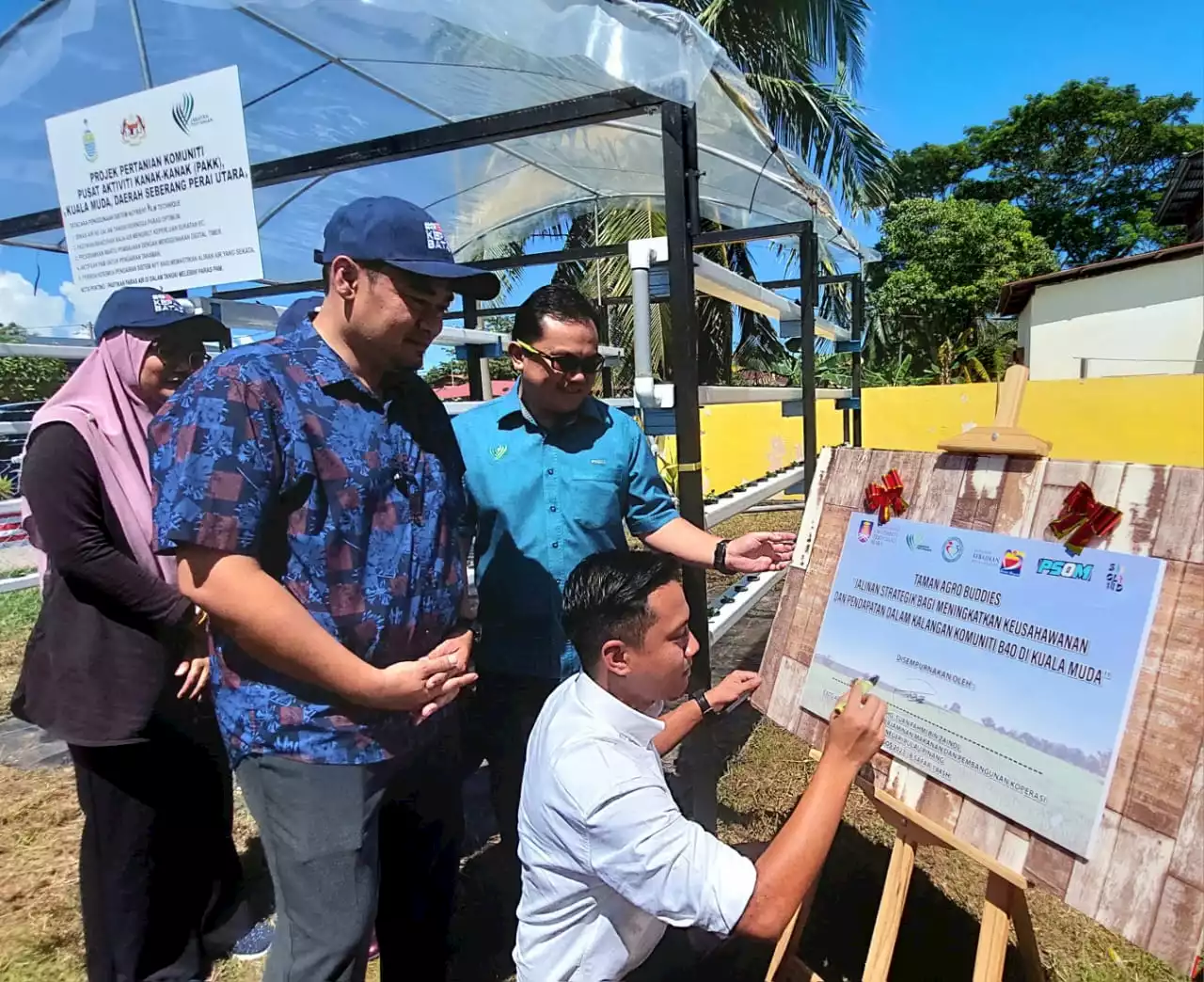 Kongsi ilmu 'urban farming' menerusi Projek Taman Agro Buddies