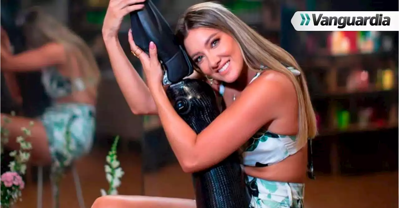 Daniela Álvarez reveló quien le pide permiso para darle besos en su muñón