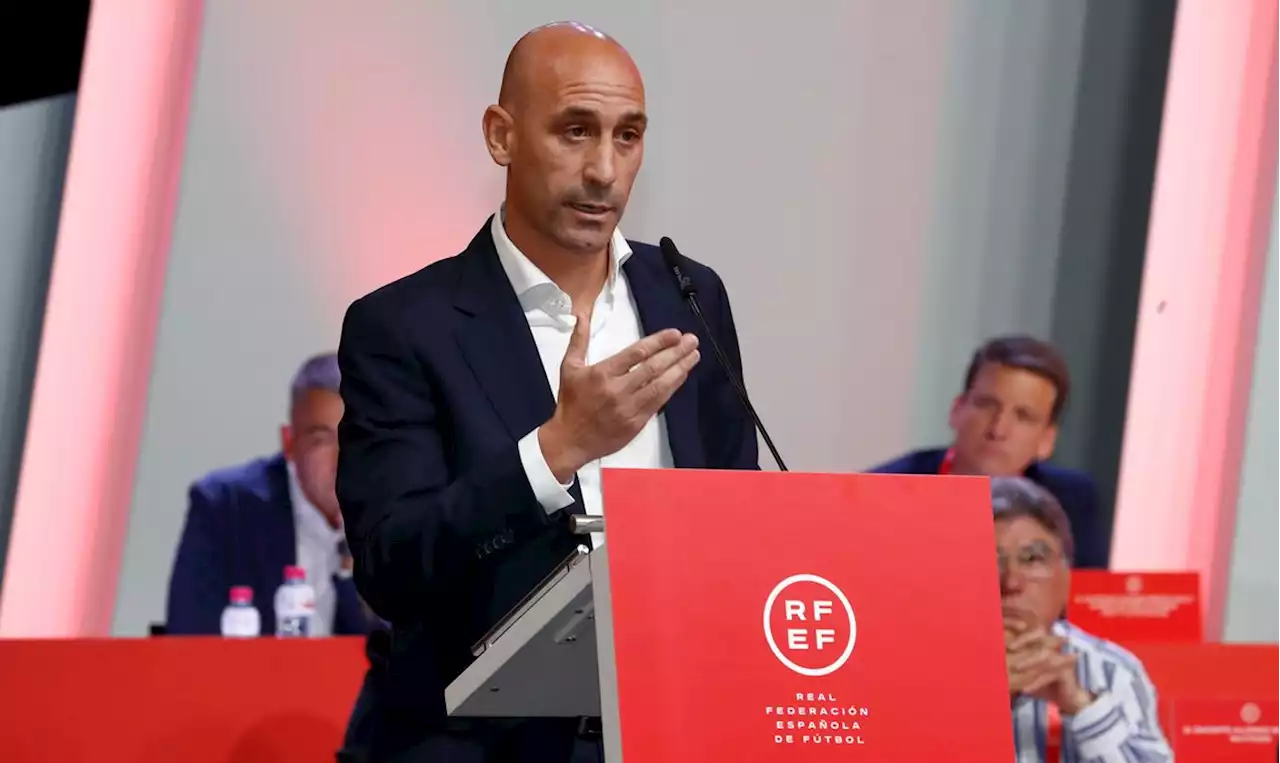 Tuchtcommissie FIFA schorst Rubiales en stelt contactverbod in