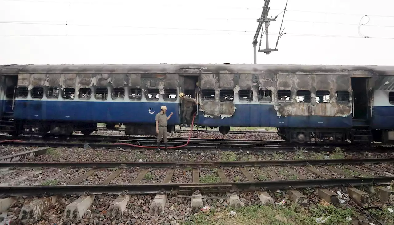 Mueren nueve personas por un incendio en un vagón de tren en el sur de la India