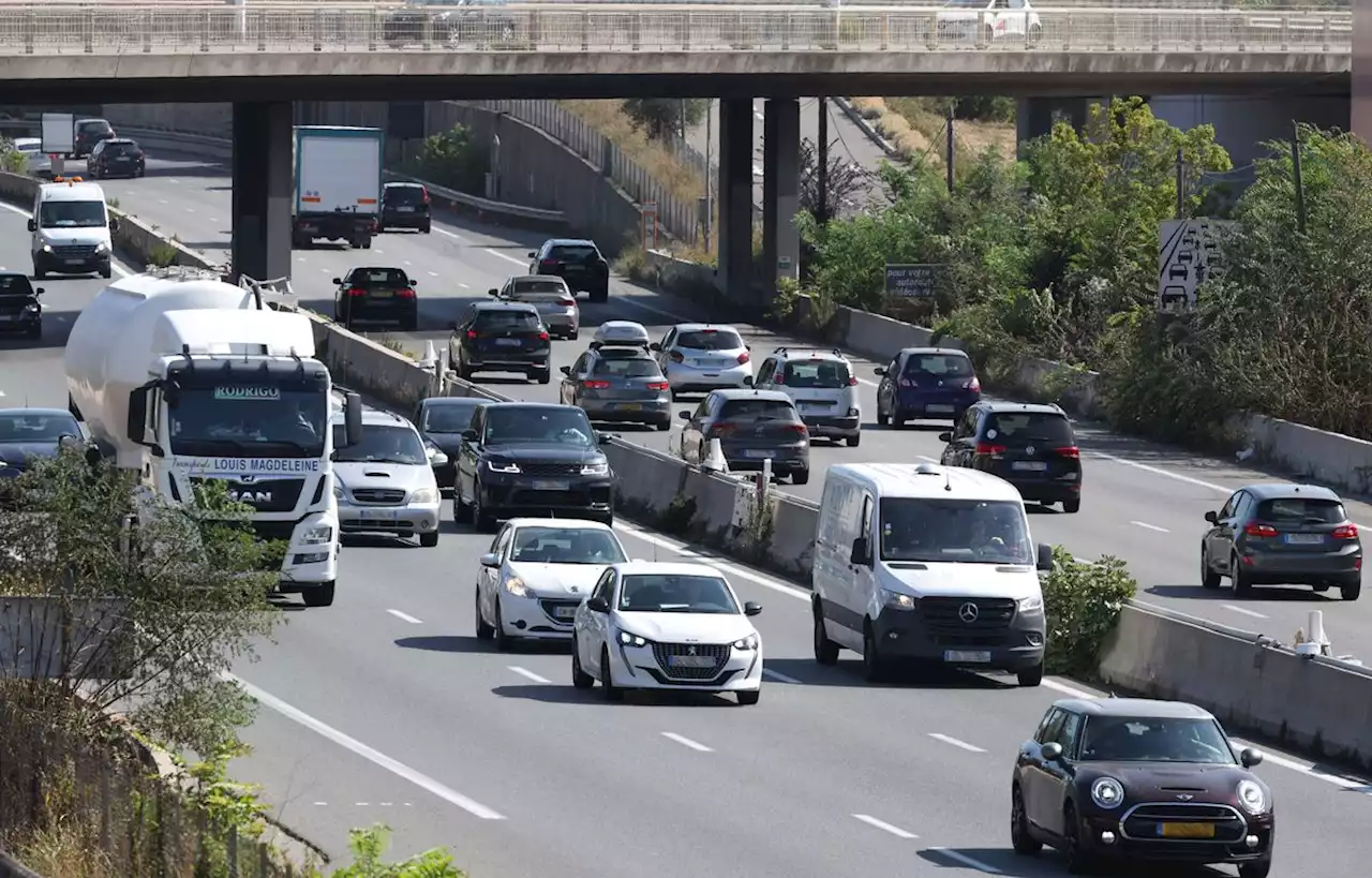 Ces automobilistes qui préfèrent rouler sur la voie du milieu et assument