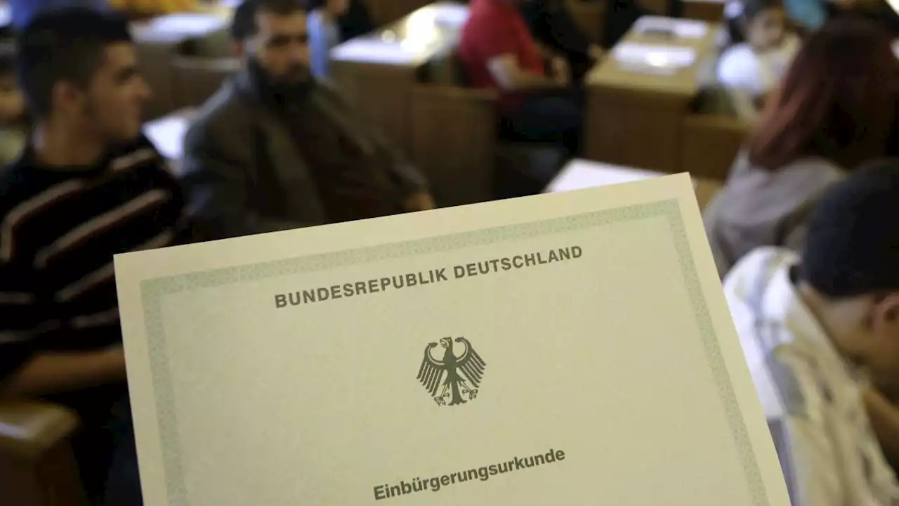 Neues Einbürgerungsrecht: „Für meine Eltern kommt das zu spät“