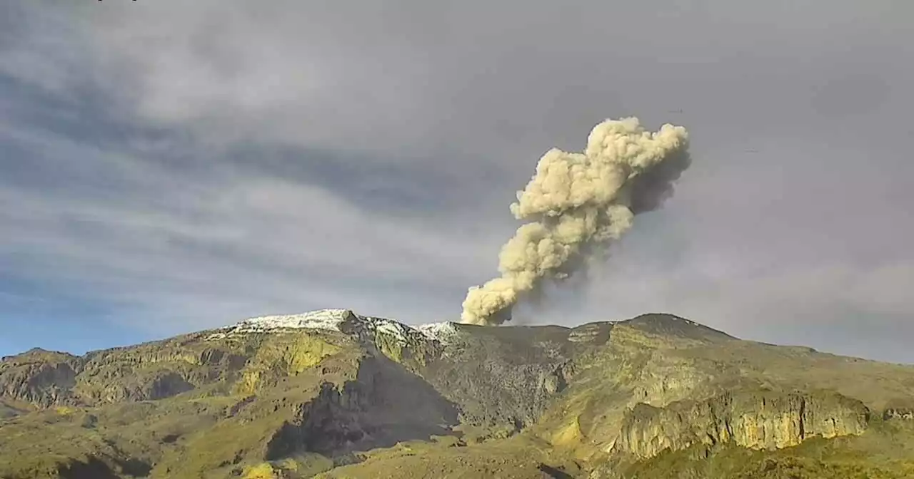 Volcán Nevado del Ruiz volvió a arrojar ceniza sobre Manizales: video muestra el momento