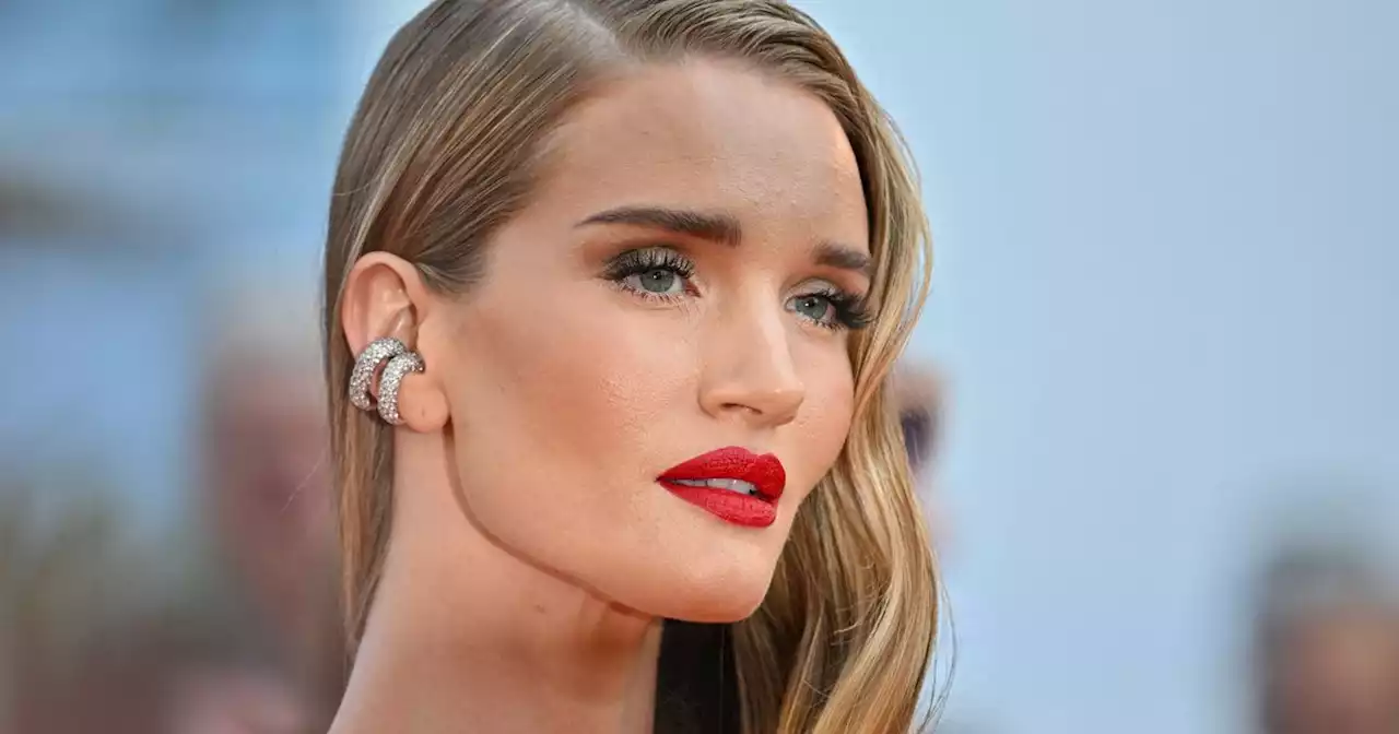 Rosie Huntington-Whiteley: Endlos lange Beine – mit ihrem Styling-Hack klappt's!