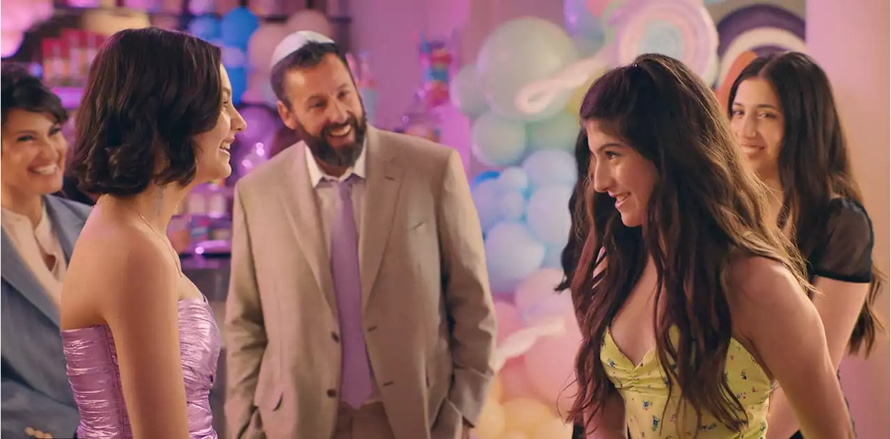 En Netflix Adam Sandler trabajó con toda su familia en No estás invitada a mi bat mitzvá