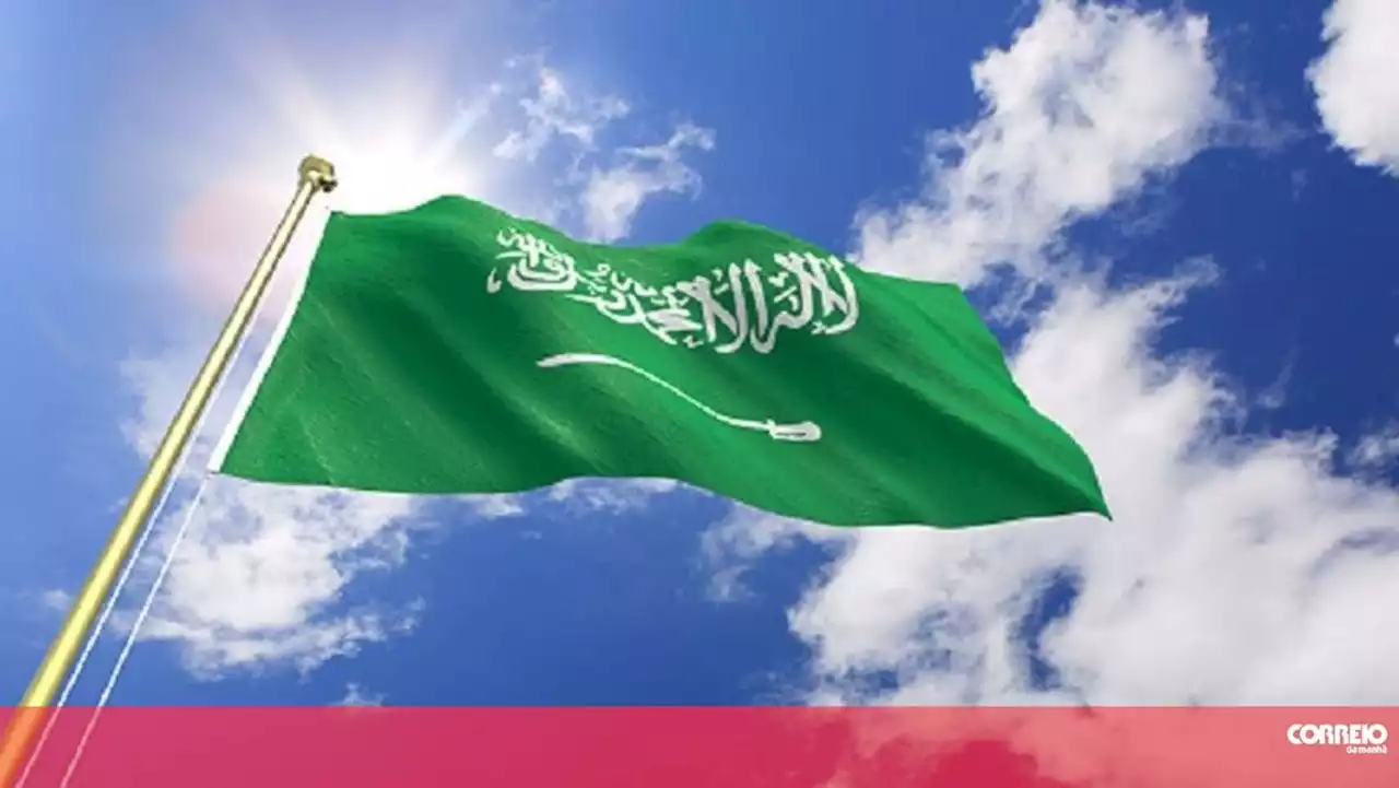 Arábia Saudita condena à morte irmão de ativista por críticas na internet