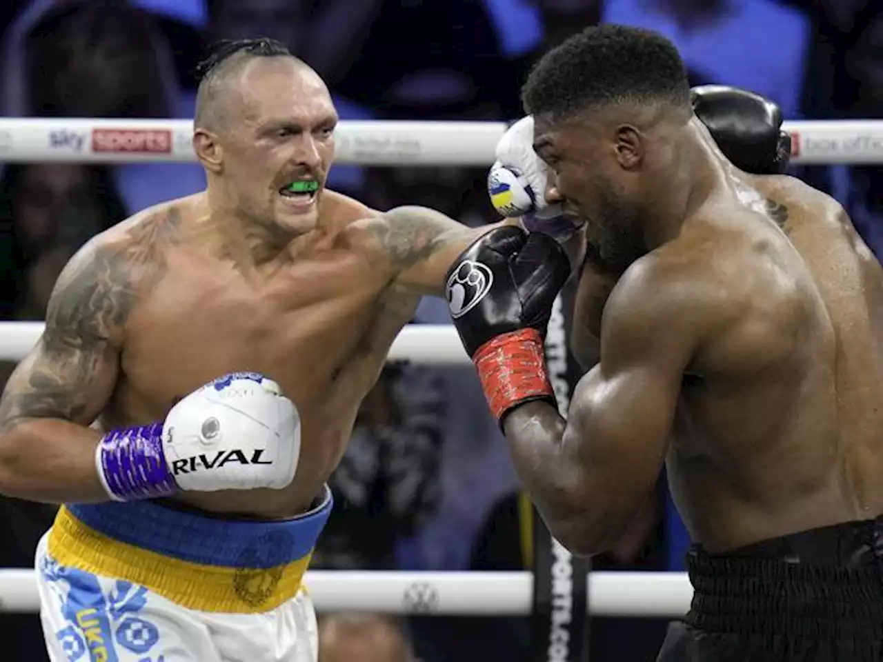 Boxe, Usyk batte Joshua ai punti, resta campione del mondo dei pesi massimi: «Una vittoria per l’Ucraina»