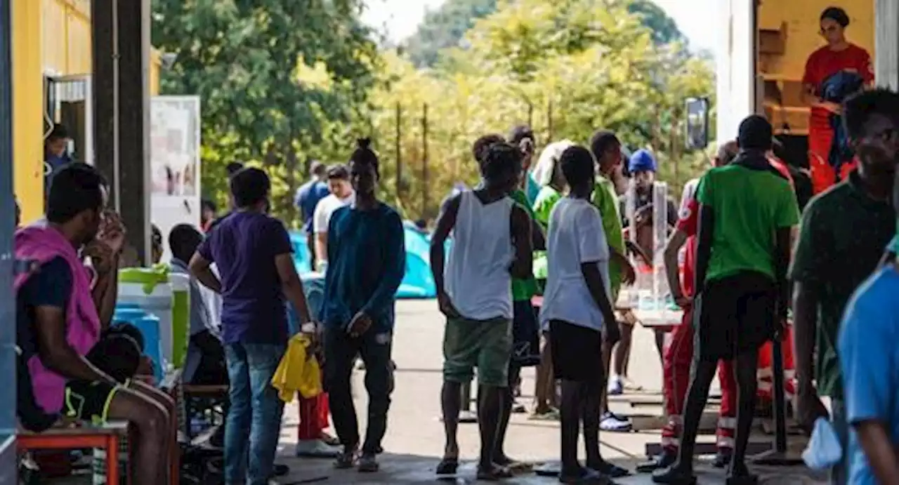 Sbarchi record, 63 in 24 ore: l’ondata travolge Lampedusa