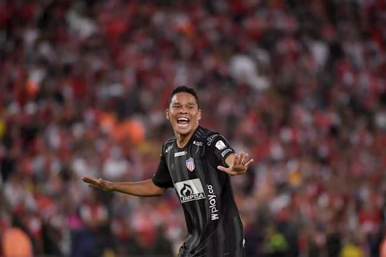 Con doblete de Carlos Bacca, Junior venció a Envigado y se metió a los ocho