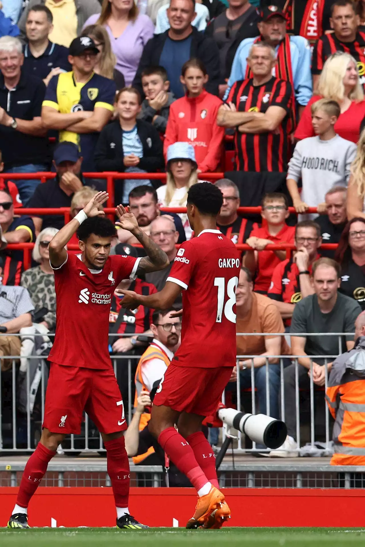 Liverpool visita al Newcastle: EN VIVO, Luis Díaz es titular