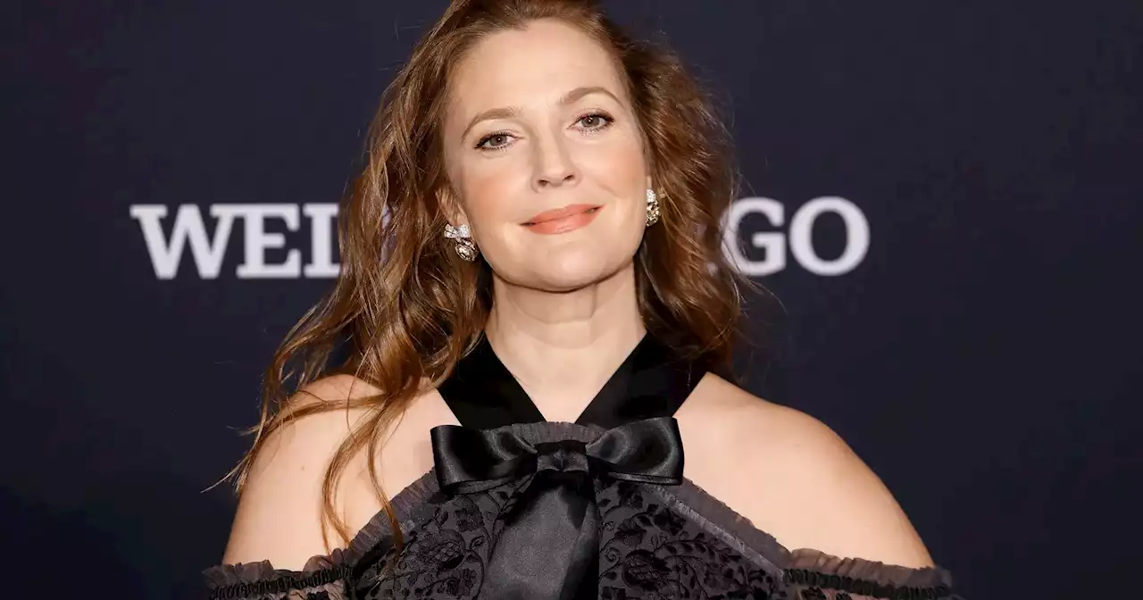 ‘Stalker’ que interrompeu evento de Drew Barrymore foi preso à porta da casa da atriz