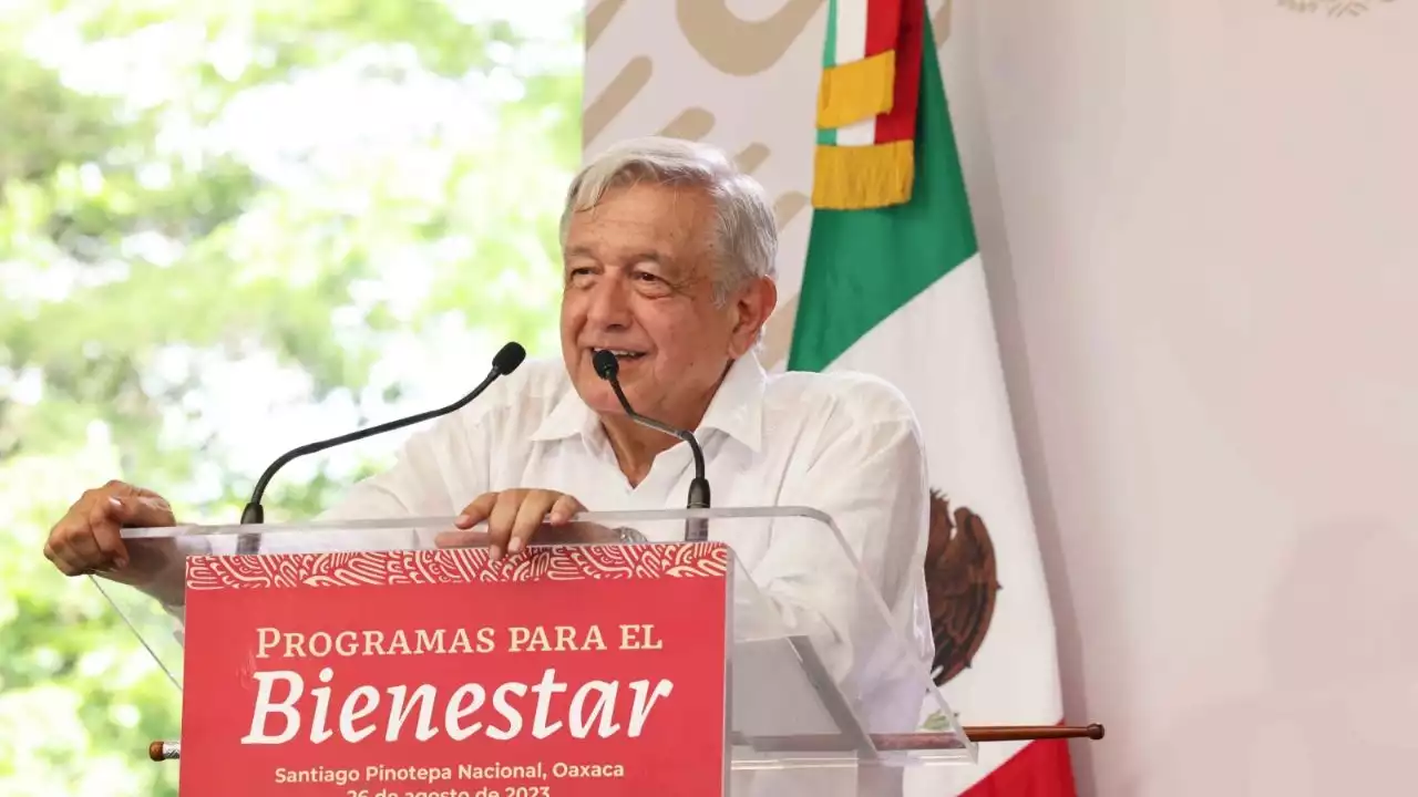 AMLO: 'En reparto de libros decidirán los padres, no las autoridades corruptas”