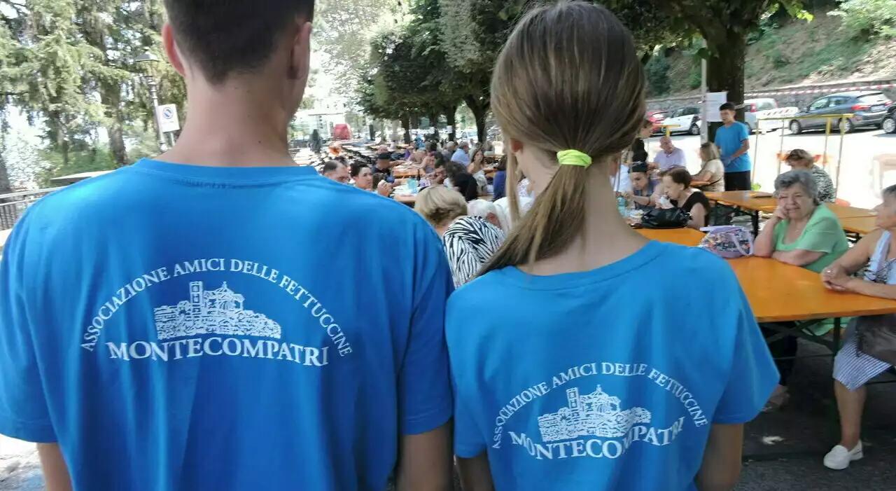 Monte Compatri, in migliaia alla Sagra delle Fettuccine fatte a mano: stasera si replica fino a mezzanotte