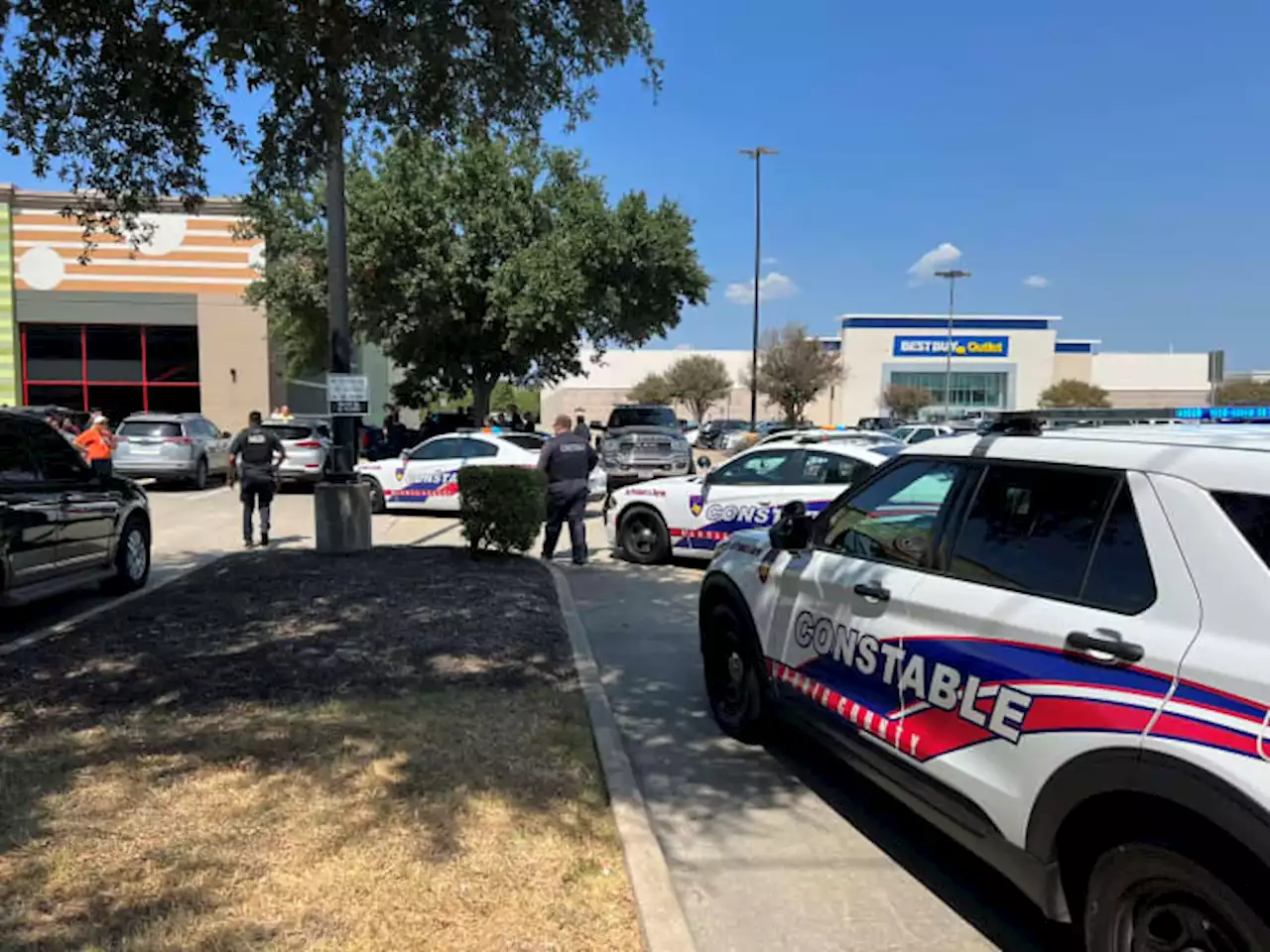 Law enforcement respond to reported large fight at NW Houston Chuck E. Cheese