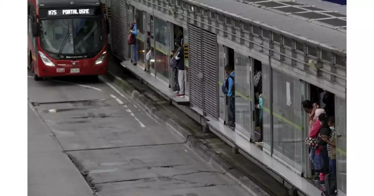 Abuso de mujer en Transmilenio: Pasajeros molieron a golpes a un presunto atrevido