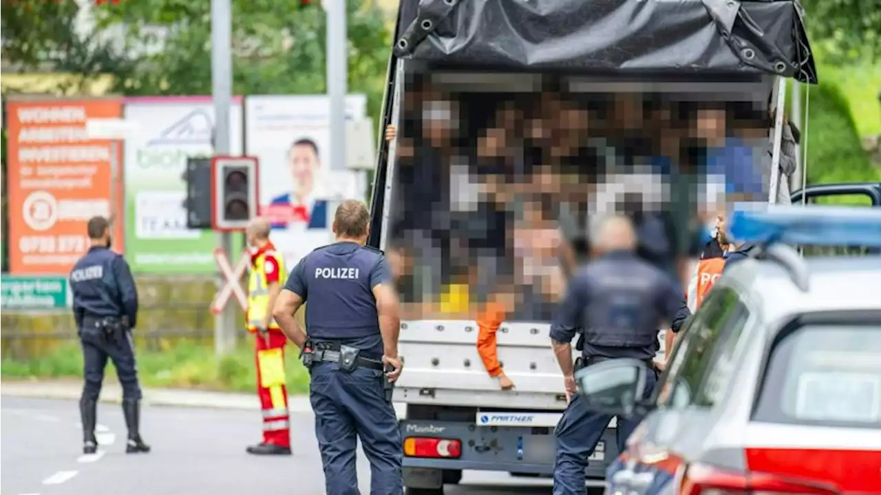 Menschenschmuggel: Lkw mit 53 Menschen in Linz gestoppt