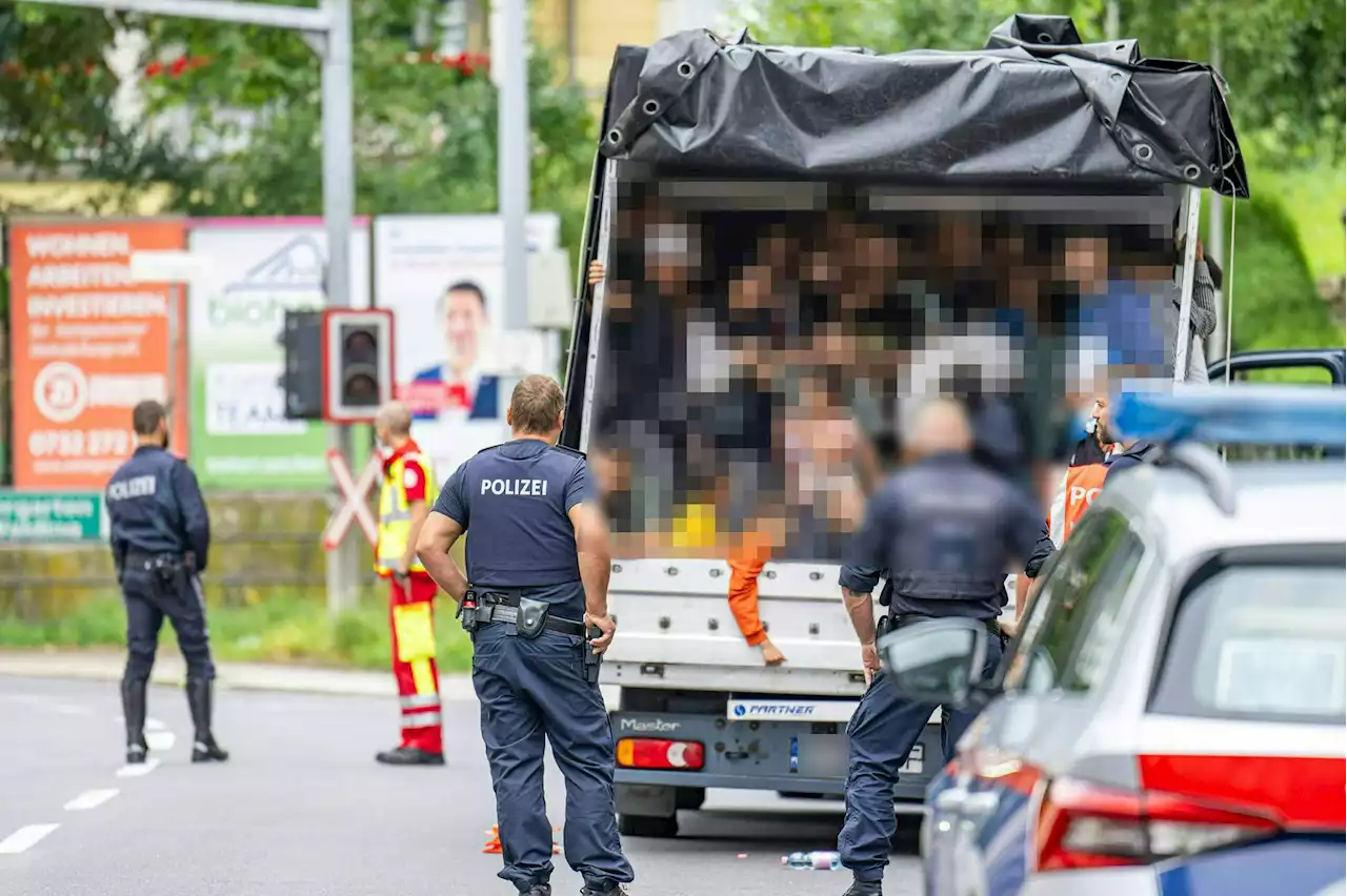 Menschenschmuggel: Lkw mit 53 Menschen in Linz gestoppt