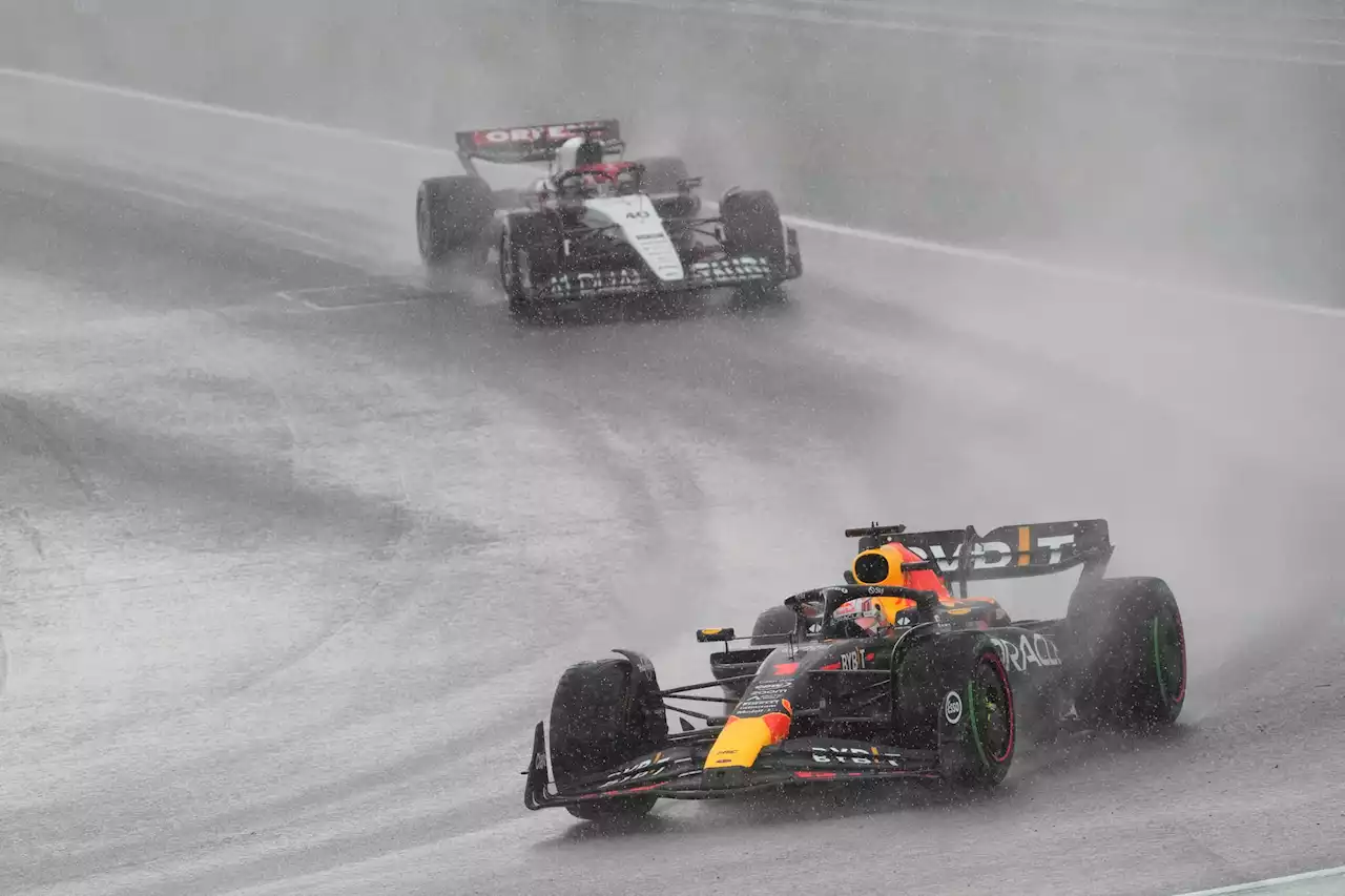 Stolz und ergriffen: Verstappen-Show im Regen von Zandvoort