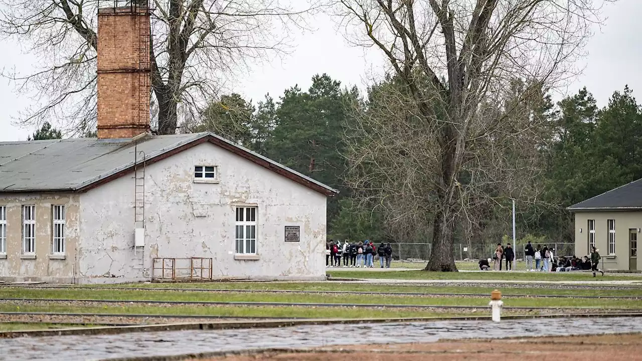 Rund 100 Menschen erinnern an sowjetisches Speziallager