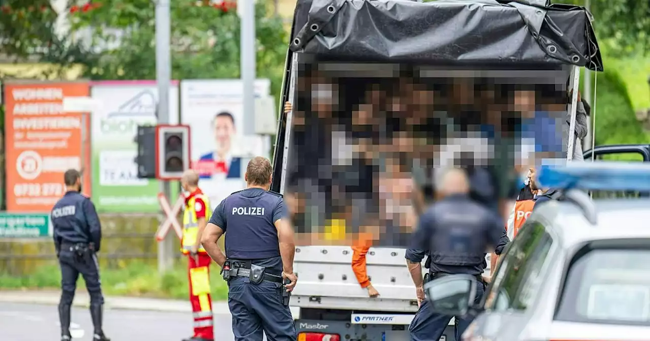 Menschenschmuggel: Lkw mit 53 Menschen in Linz gestoppt