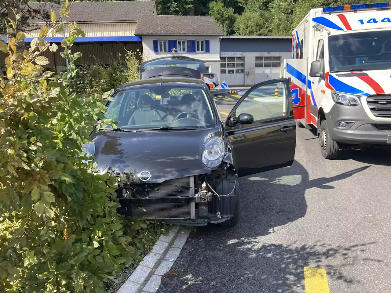 Niederurnen GL: Selbstunfall mit Nissan