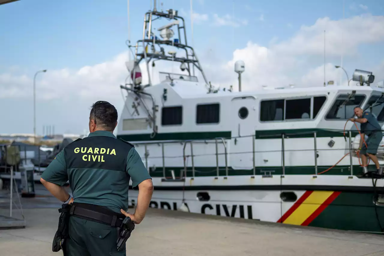 Interior sigue sin desembarcar a los 168 migrantes interceptados por la Guardia Civil frente a la costa de Mauritania