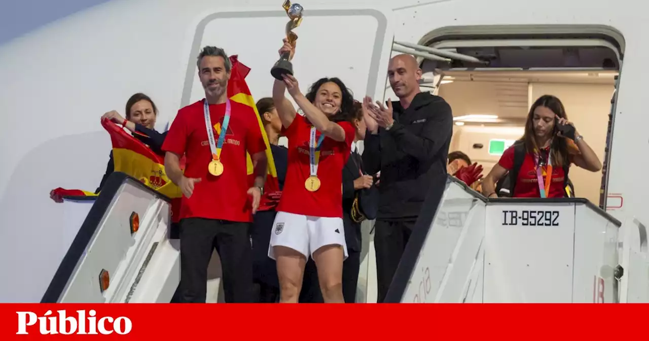 Seleccionador espanhol feminino lamenta “comportamento impróprio” de Rubiales