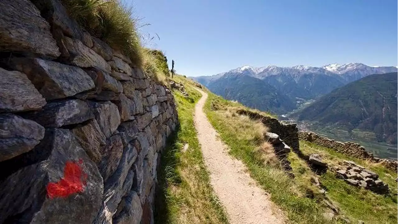 Trentino, escursionista tedesco cade su un sentiero e muore