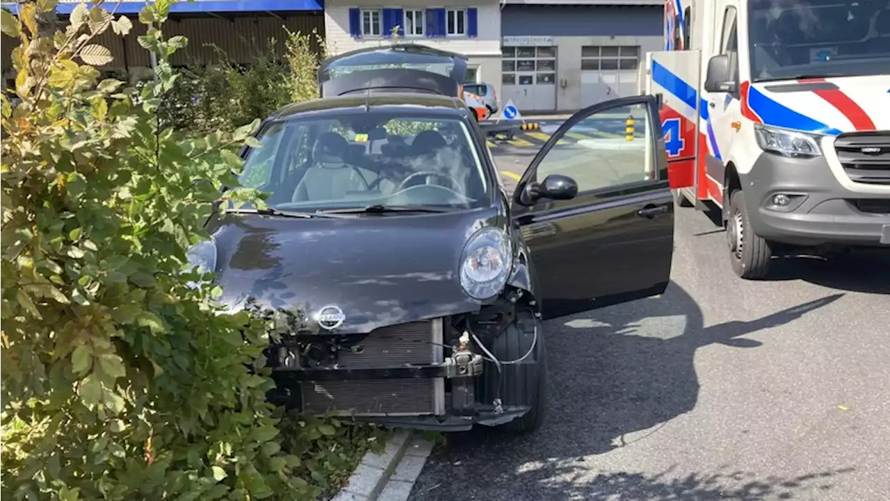 Frau verletzt sich bei Selbstunfall in Niederurnen