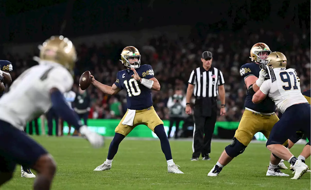 Hartman throws 4 TDs in Notre Dame debut