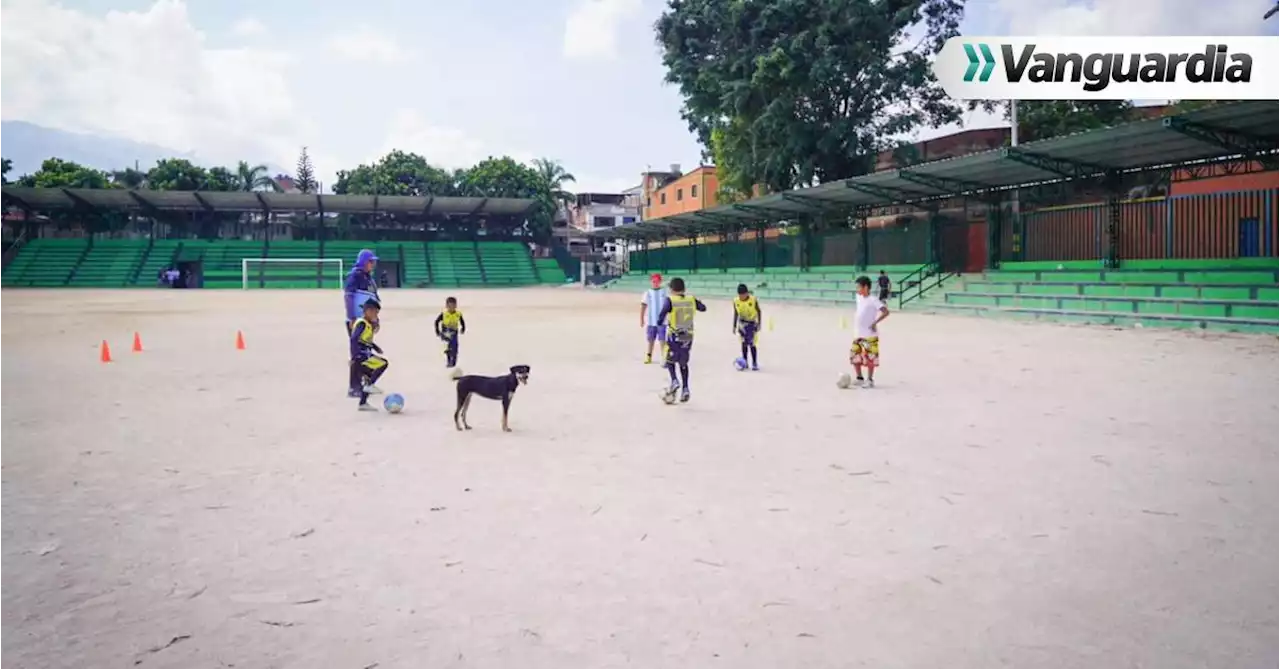 Así se ve la renovada cancha de La Cumbre en Floridablanca