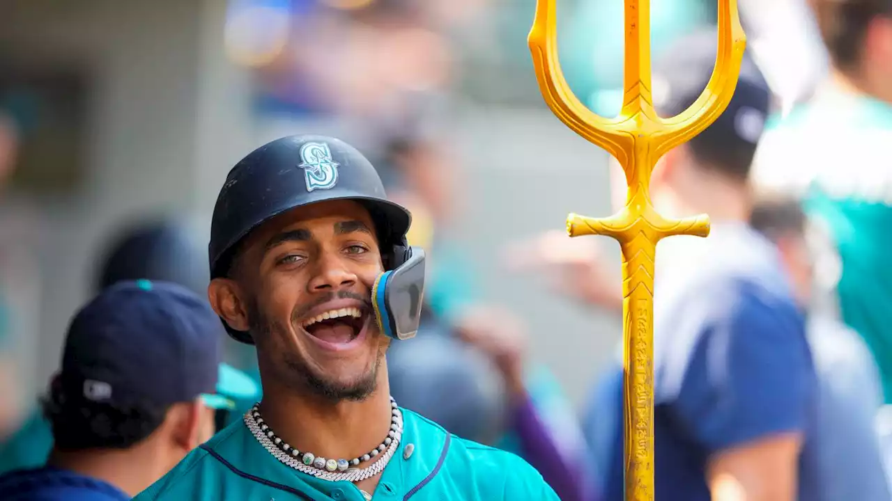 Julio Rodríguez passes Alex Rodriguez, Ken Griffey Jr. for fastest Mariners player to 50 HRs