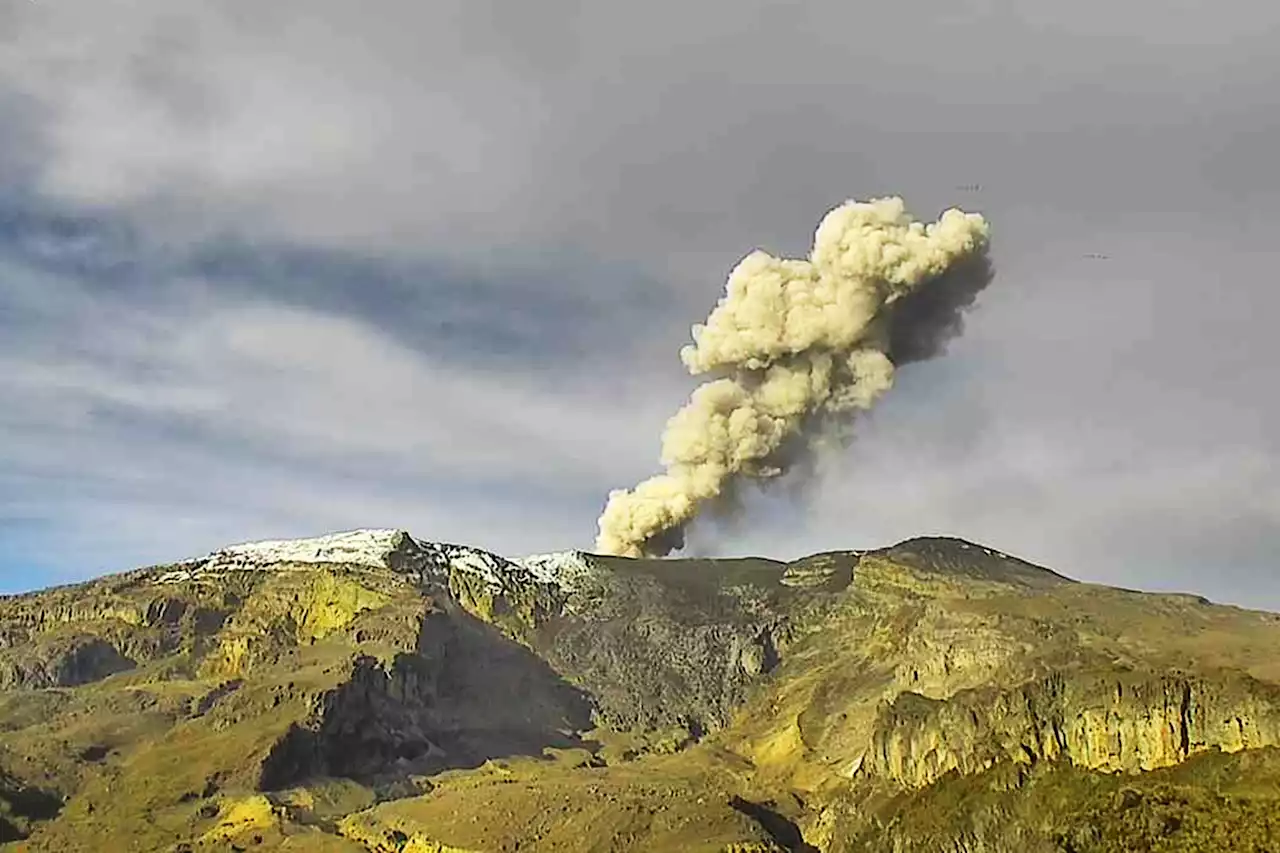 SGC registra notoria caída de ceniza del volcán Nevado del Ruiz en Manizales