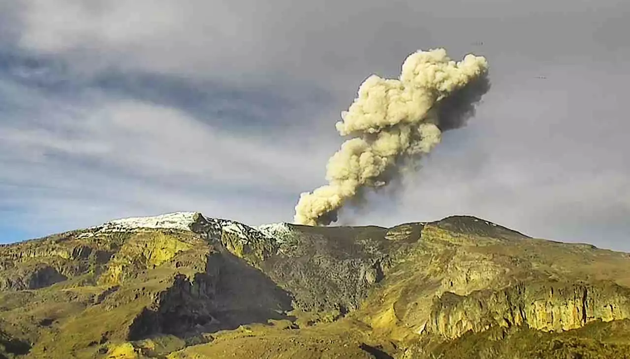 SGC reporta caída de cenizas del volcán Nevado del Ruiz en Manizales