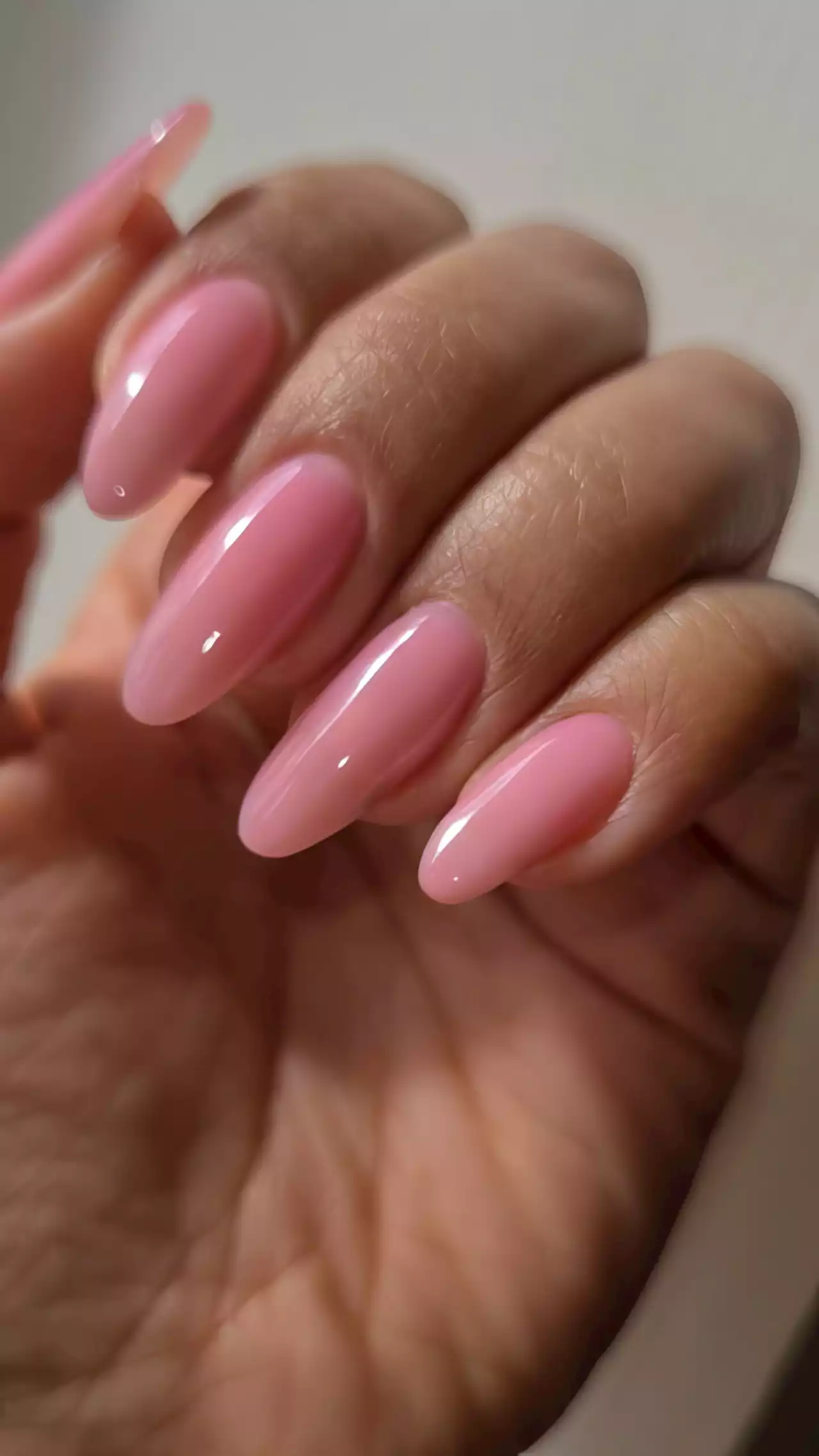 Syrup Nails: Dieser transparente Nageltrend geht viral