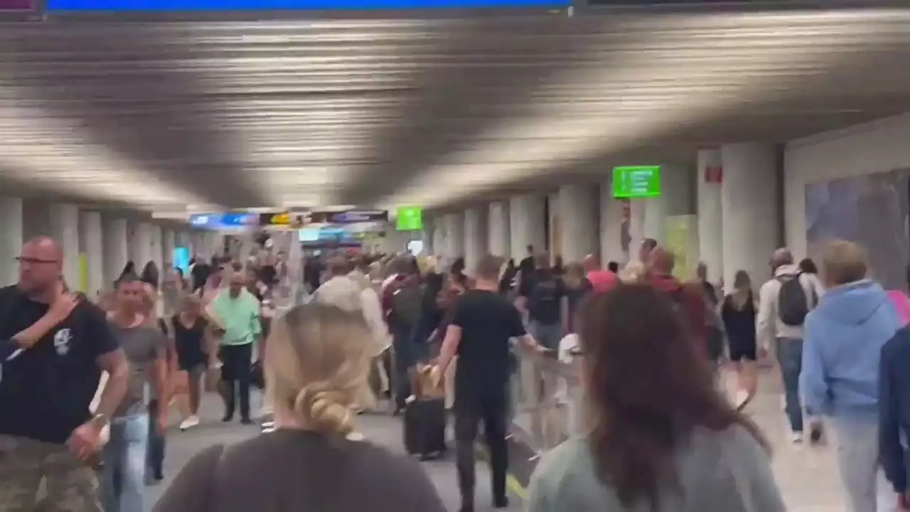 Caos en los aeropuertos de Baleares por el fuerte temporal que ha azotado las islas