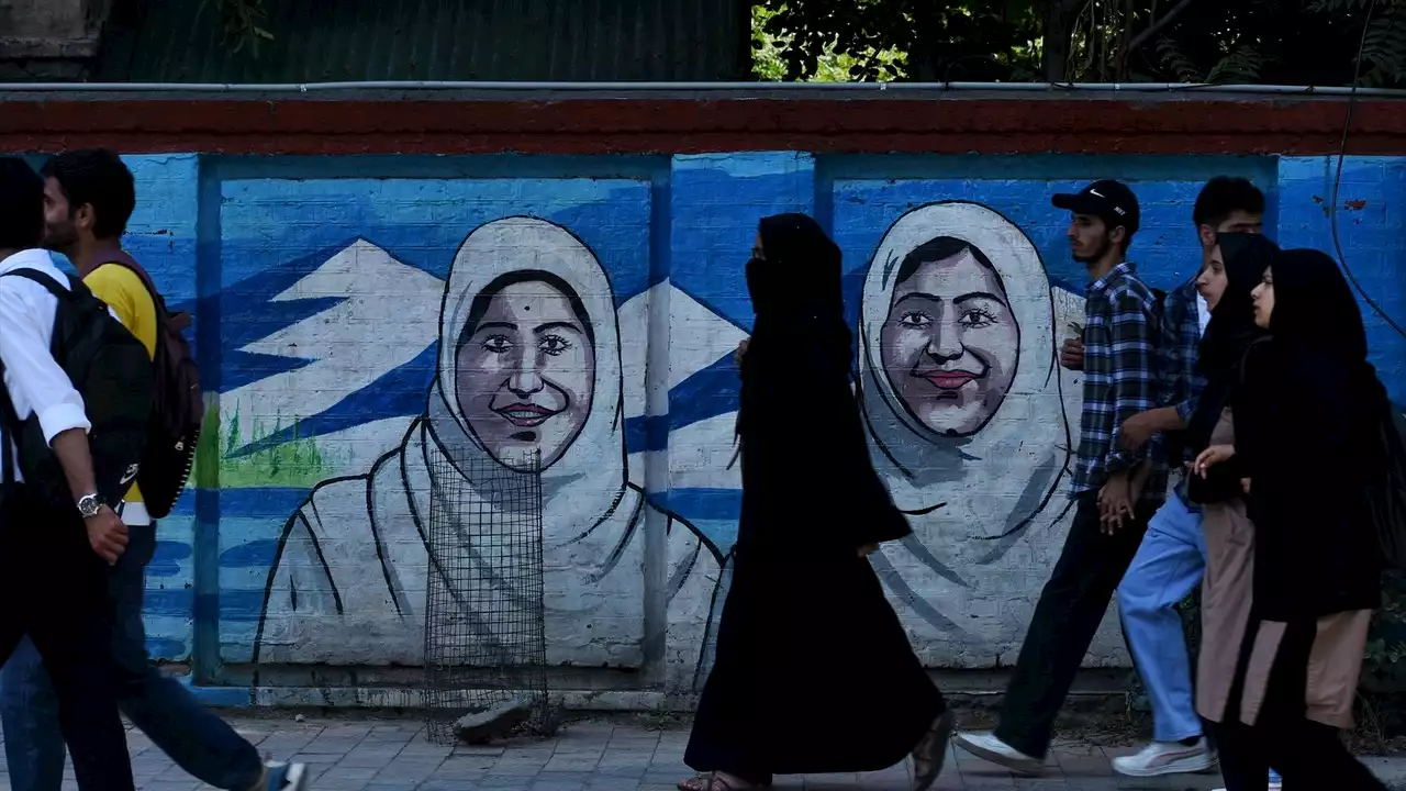 Francia prohíbe la abaya islámica en los colegios por ser una túnica de identificación religiosa