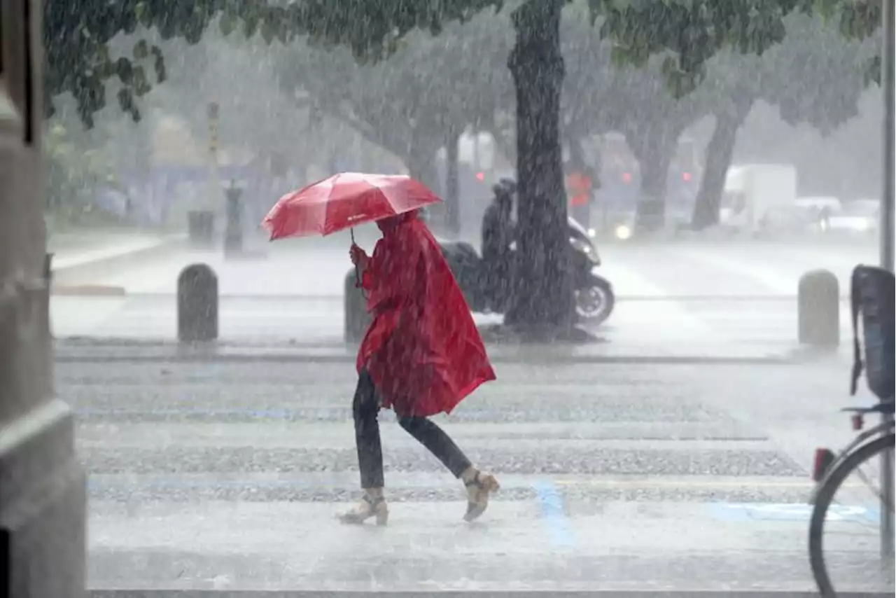 Allerta meteo per temporali oggi a Genova, mercati chiusi: scuole aperte