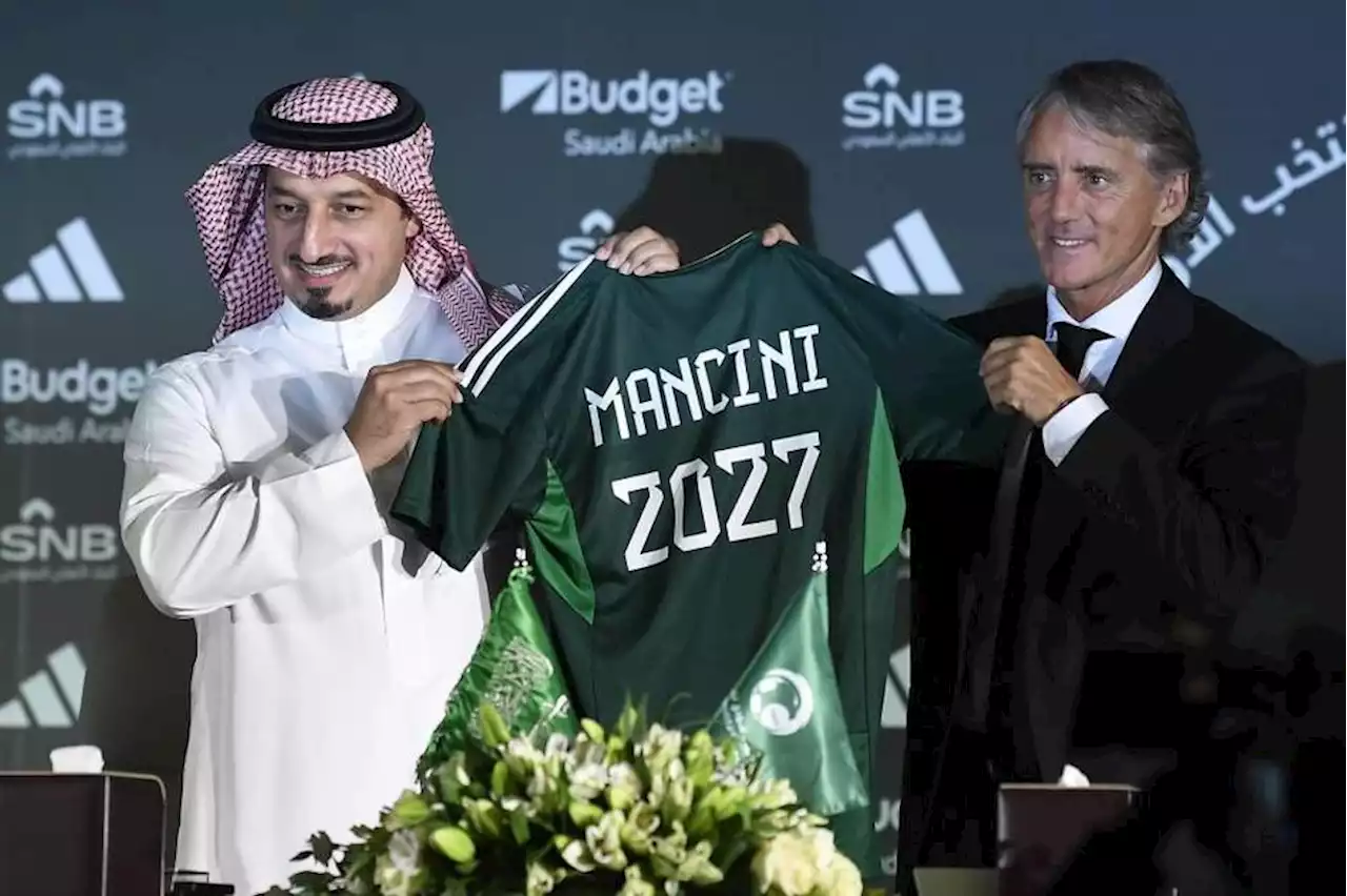 مانشيني يعد بتحقيق كأس آسيا مع المنتخب السعودي