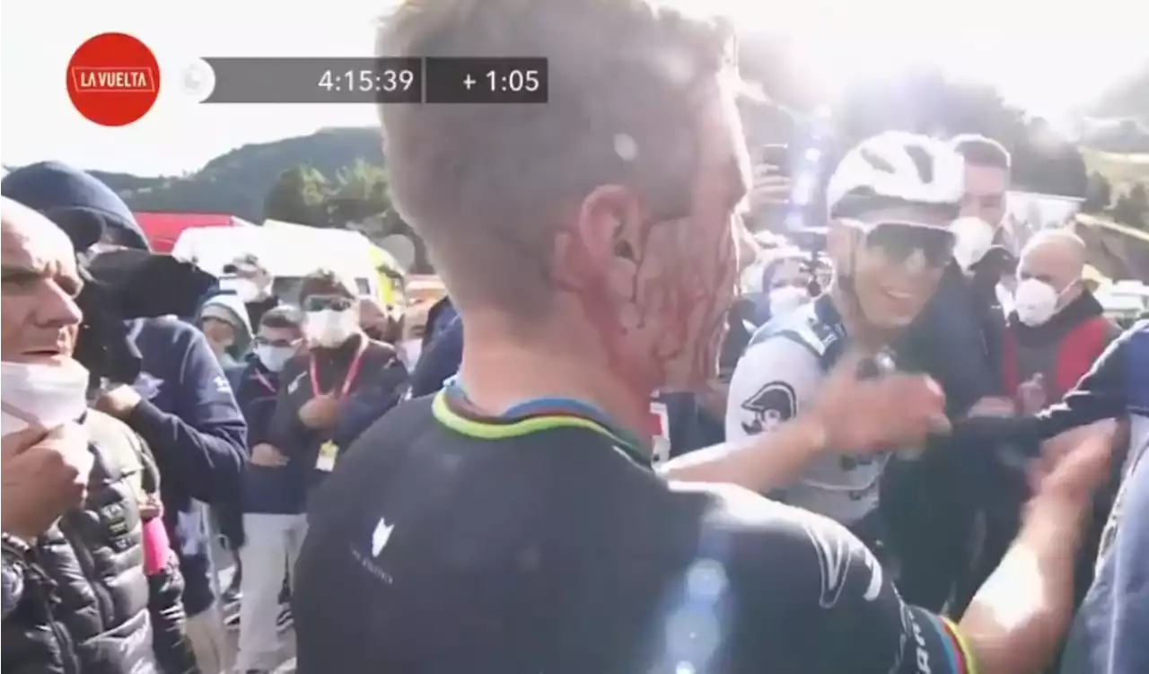 'Es una m%$&': director de Evenepoel estalla tras caída en la Vuelta a España