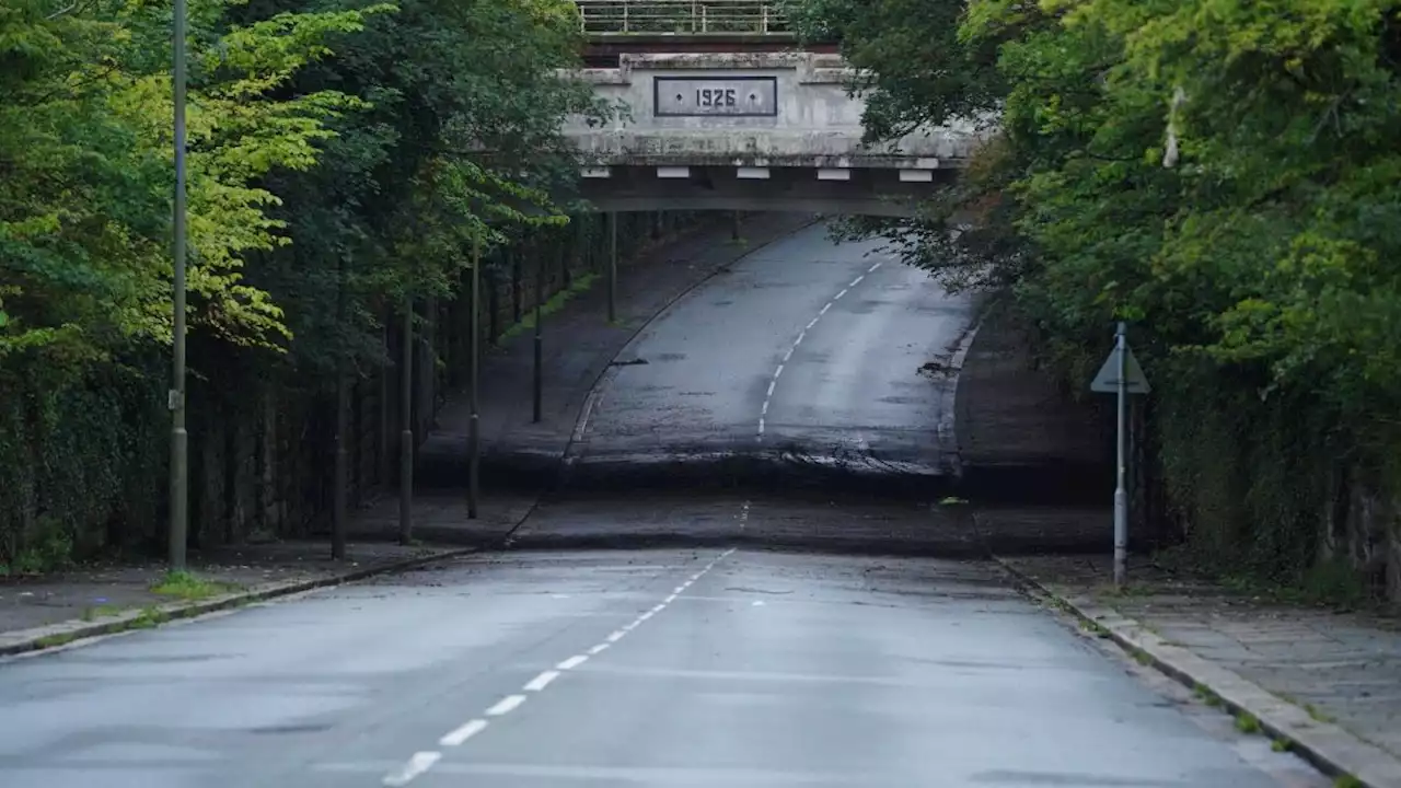 Zwei Menschen sterben auf überfluteter Straße in Liverpool