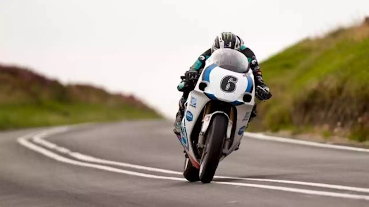 Dunlop roars to Classic Superbike Manx GP victory